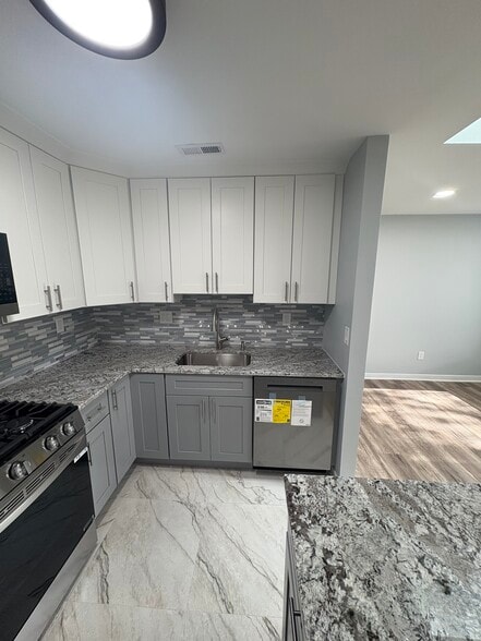 Building Photo - 1304 Diamond Dr