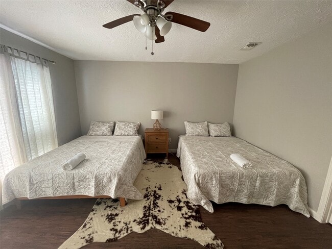 Building Photo - 15630 Pine Mountain Dr