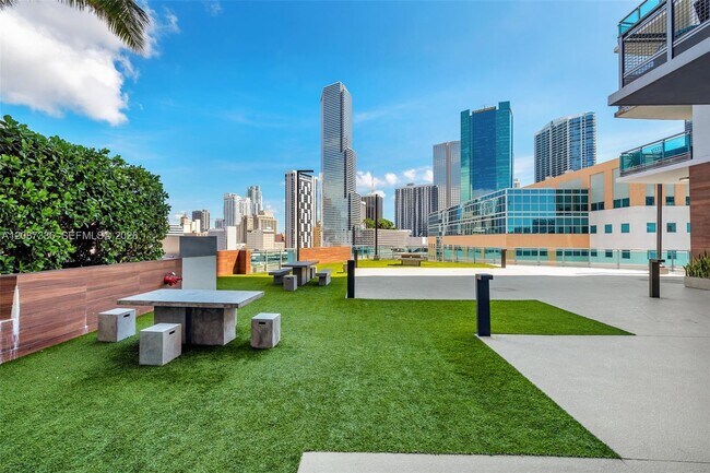 Building Photo - 350 S Miami Ave