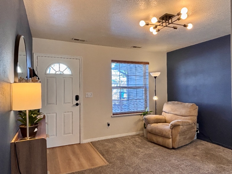 Building Photo - 408 Spring Ln