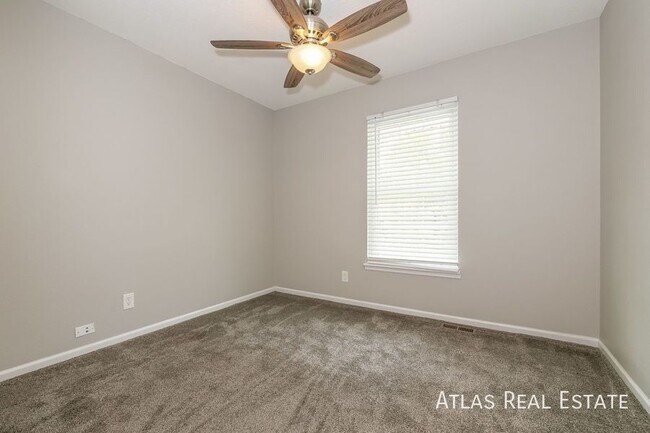 Building Photo - $500 off Move-In Costs and 4 WEEKS FREE RE...