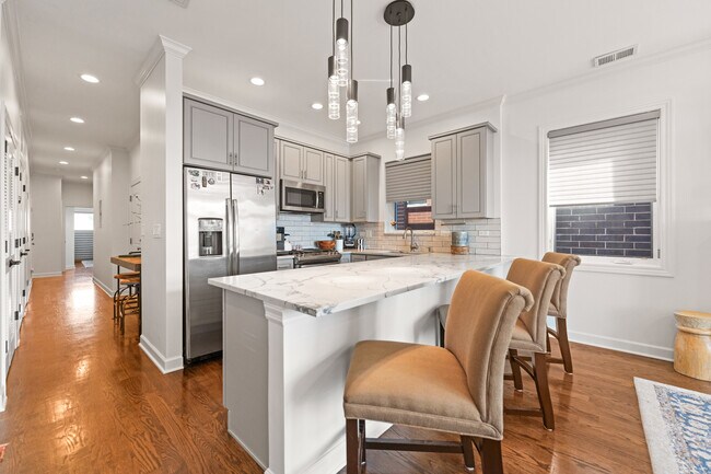 Building Photo - 840 W Erie St