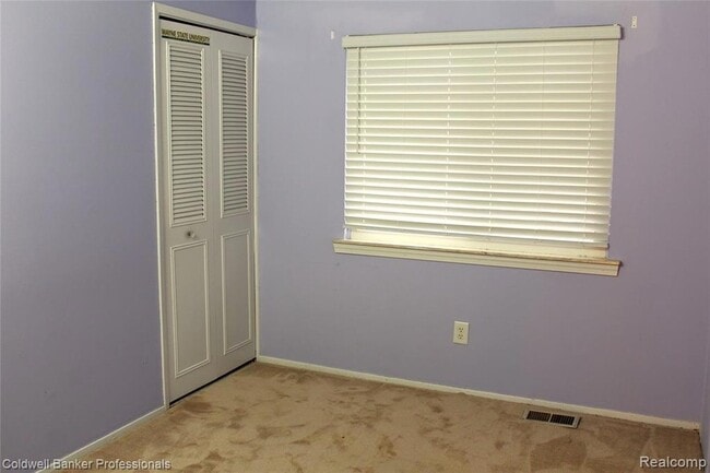 Building Photo - 6586 Carriage Hills Dr