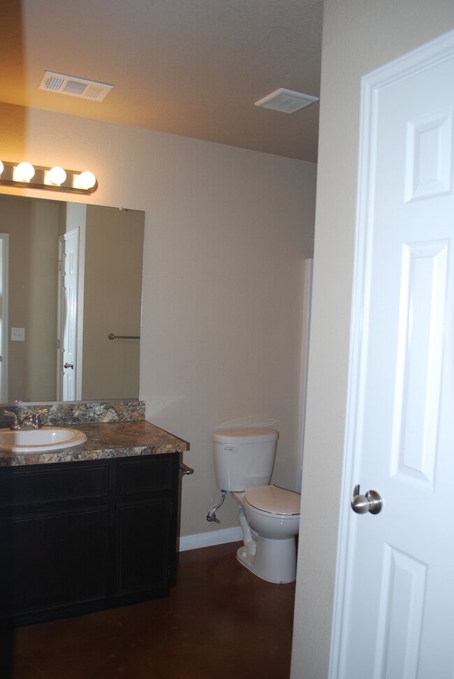 Building Photo - 1510 Dakota Ter