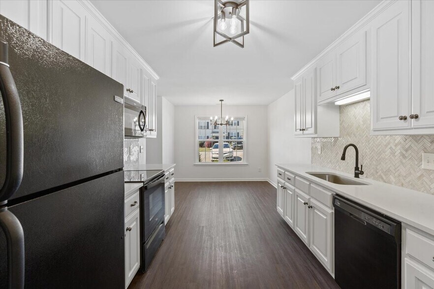 Building Photo - 305 Whitehall Ct