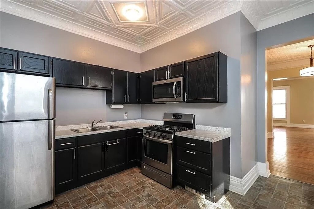 Kitchen - 473 Alexander St