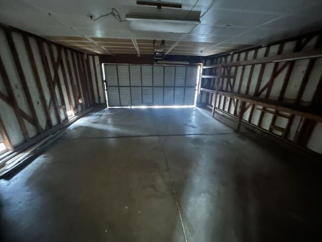 Building Photo - *** MOVE IN SPECIAL - $300.00 OFF FIRST MONTHS RENT***