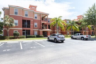 Building Photo - Available 5.1 - FULLY FURNISHED 1/1 Condo ...