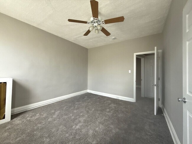 Building Photo - Three Bedroom Home In Baltimore