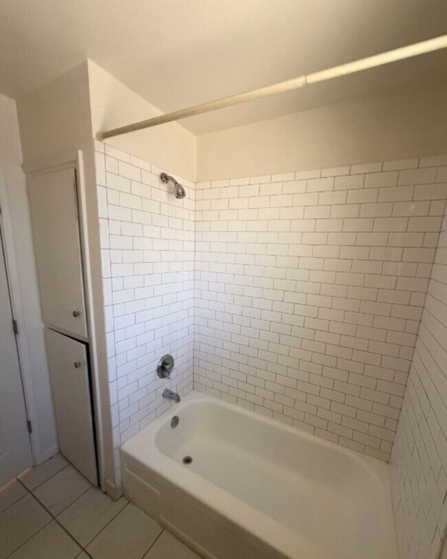 Interior Photo - Cha-Ray Apartments