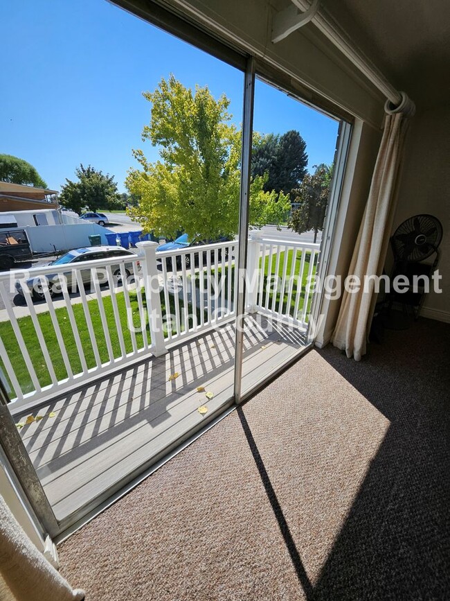 Building Photo - Orem 4-Plex