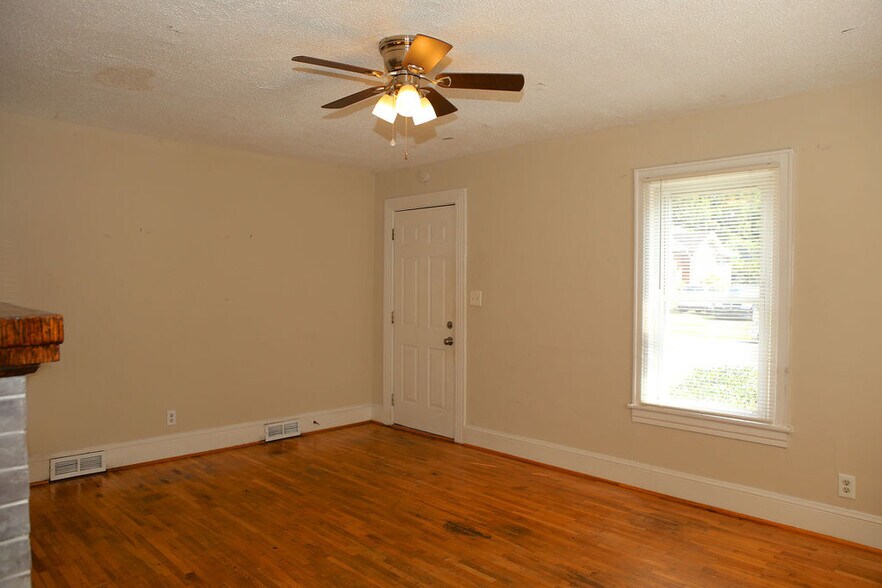 Building Photo - 2214 Walker Ave