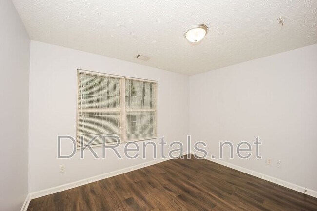 Building Photo - 12101 Fairington Ridge Cir