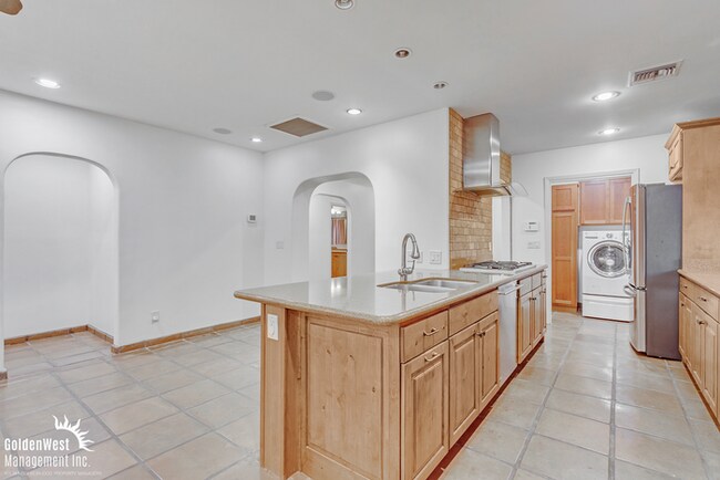 Building Photo - Charming 3Bdm 2Ba Home with Gated Entry an...
