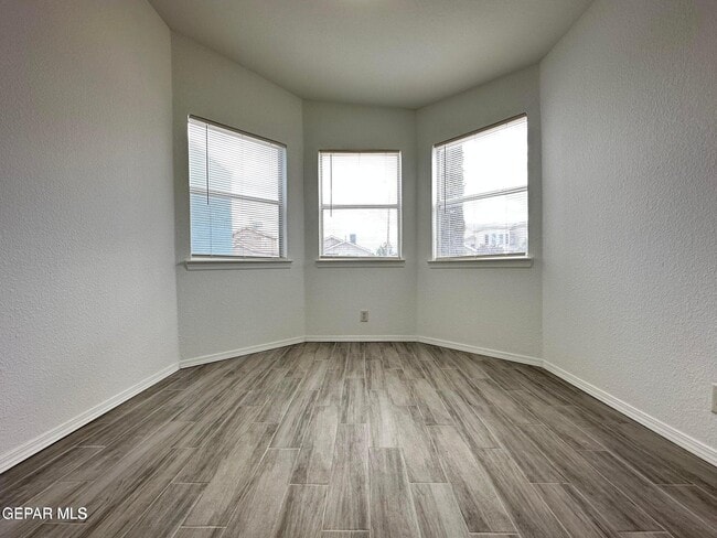 Building Photo - 421 Valle del Mar Dr