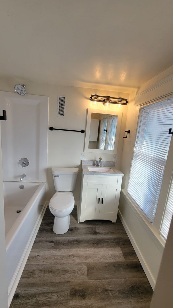 Building Photo - 373 Ahnaip Street