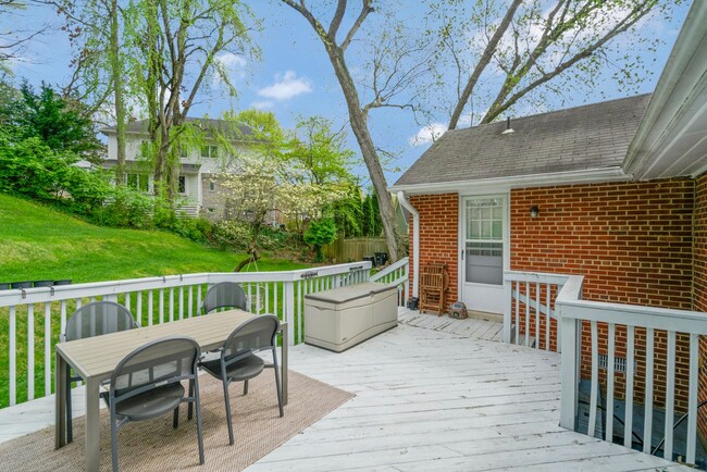 Building Photo - 3 BD 3 BA Mid-century Ranch in Arlington