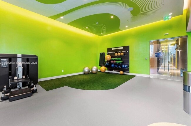 Building Photo - 501 NE 31st St