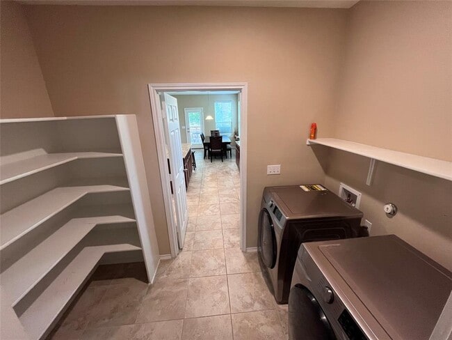 Building Photo - 12425 Calibri Ln