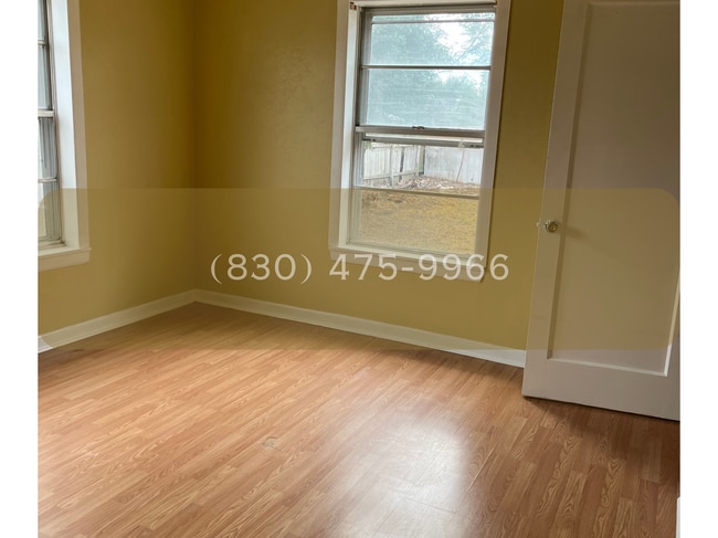 Primary Photo - 703 E Caesar Ave