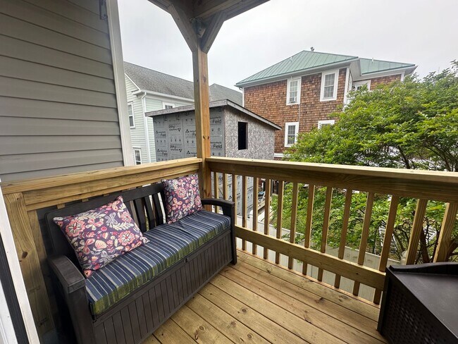 Building Photo - Beautiful 2-bedroom, 2-bath Condo just one block to the beach