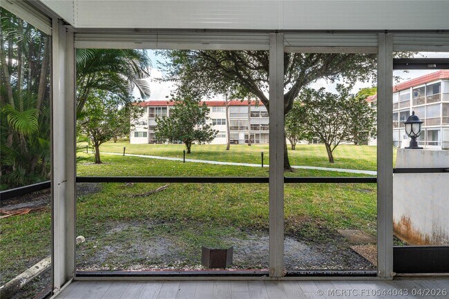 Building Photo - 9523 S Hollybrook Lake Dr