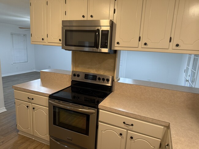 Building Photo - 304 Patriot Cir