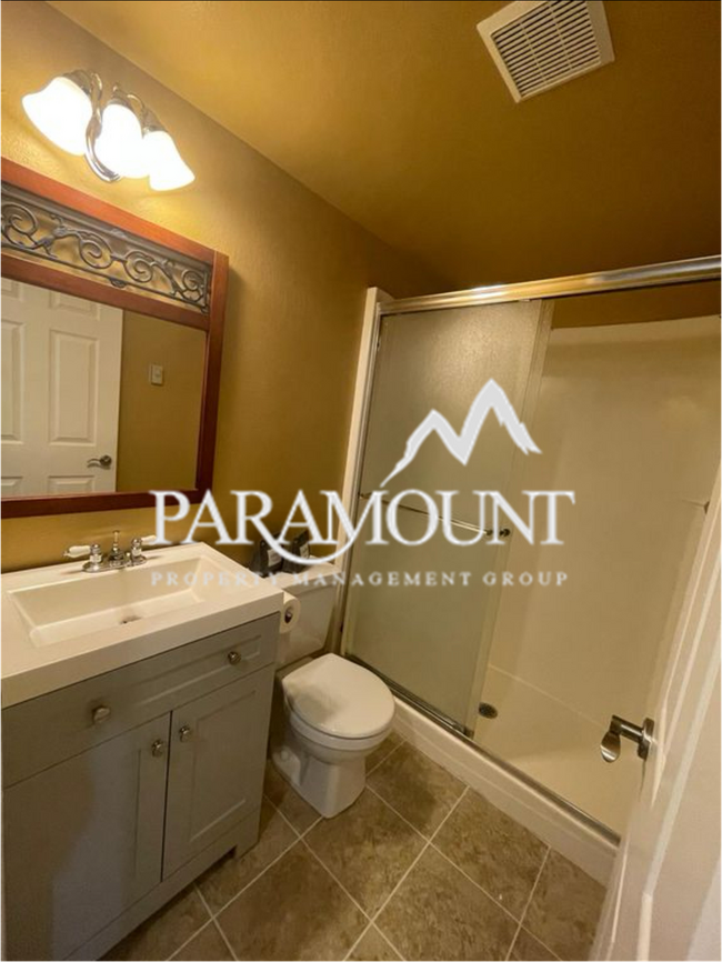 Building Photo - Charming 3-Bedroom Duplex Near Southworth ...