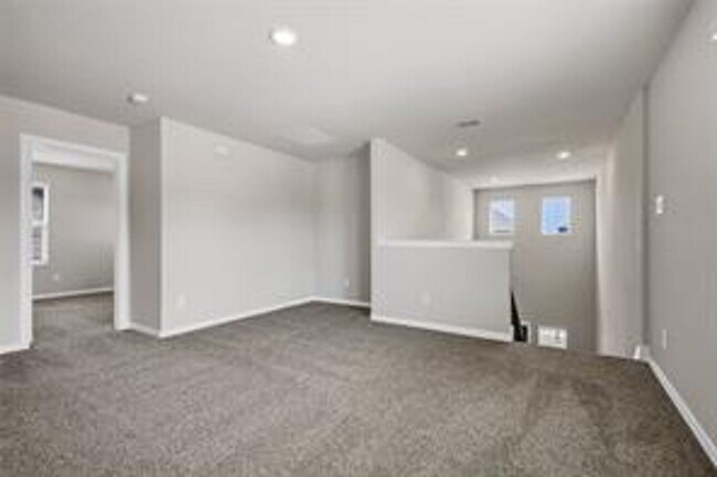 Building Photo - Spacious 3BR/2.5BA Home Near Parks, Dining & Community Pool