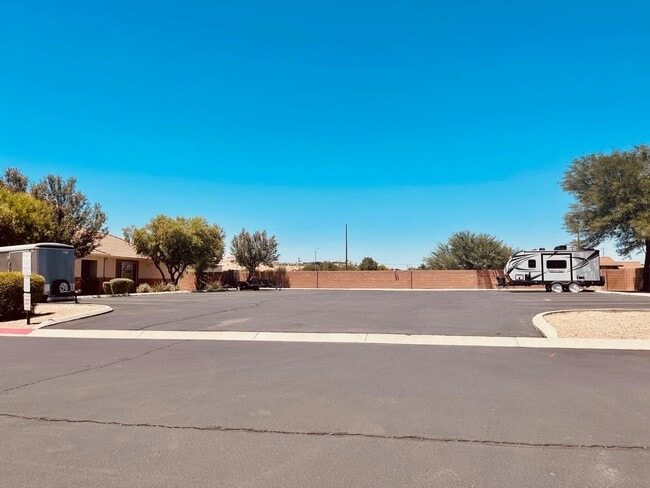 Building Photo - Springs Condo w/ Two Car Garage!