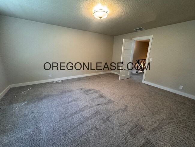 Building Photo - Spacious 4-Bedroom Home in Thurston Area –...