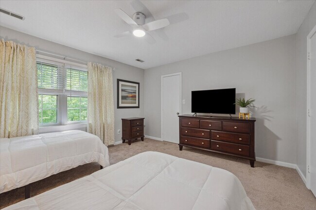 Building Photo - 107 Barbary Ct