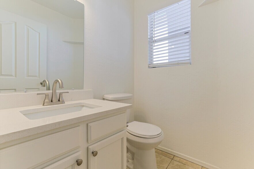 Building Photo - 3719 E Inverness Ave