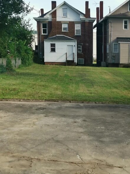 Building Photo - 438 7th Ave