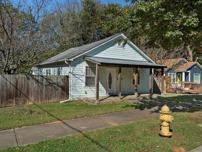 Building Photo - 3 Bedroom/2 bath house close to Optimist H...