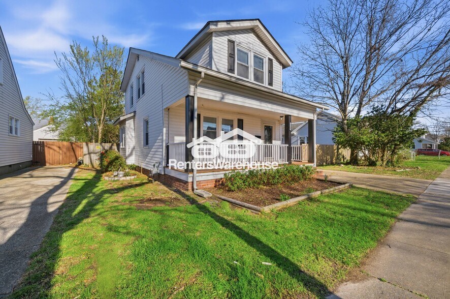 Building Photo - 2729 Somme Ave