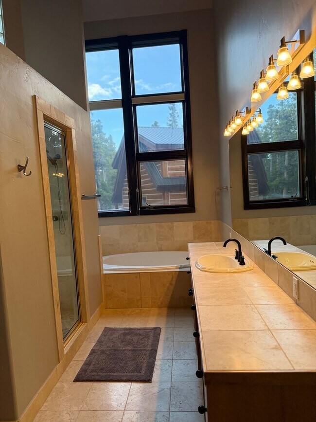 Building Photo - Gorgeous furnishings, Views, Luxury, Deck, Fireplaces, 4 bedroom in Breckenridge. Winter Seasonal...