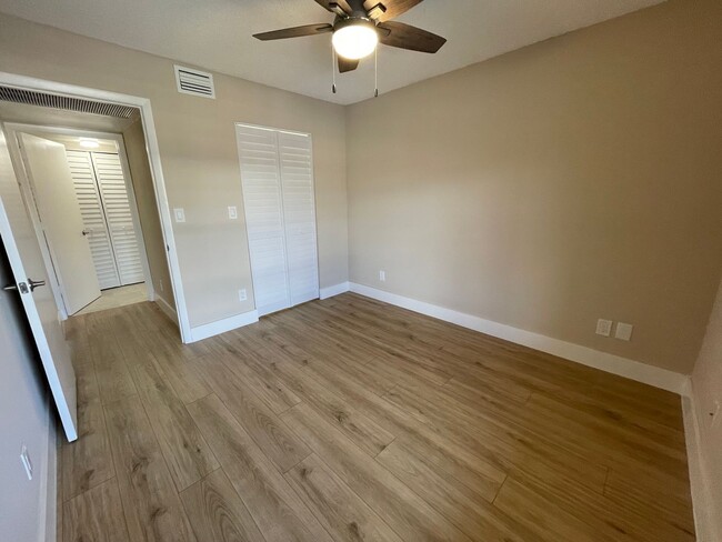 Building Photo - ANNUAL RENTAL -  1 BED / 1 BATH CONDO AT M...