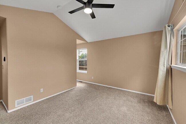 Building Photo - $3,495.00 - 5 Beds, 3.5 Baths, Single Fami...