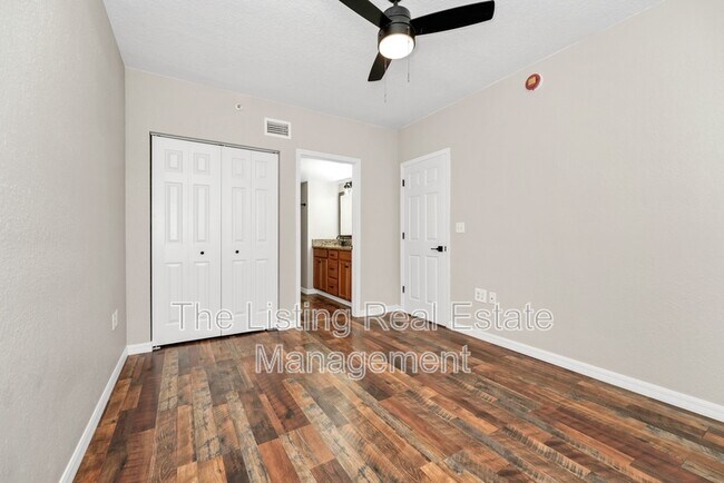 Building Photo - 2954 Sadina St