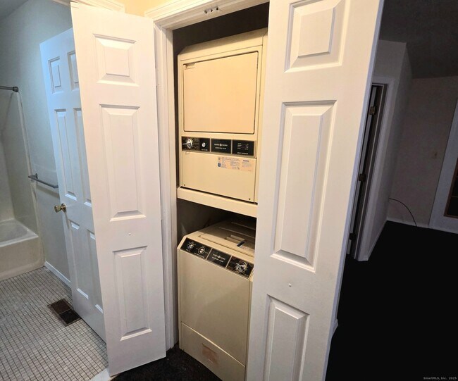 Building Photo - 35 Nutmeg Rd