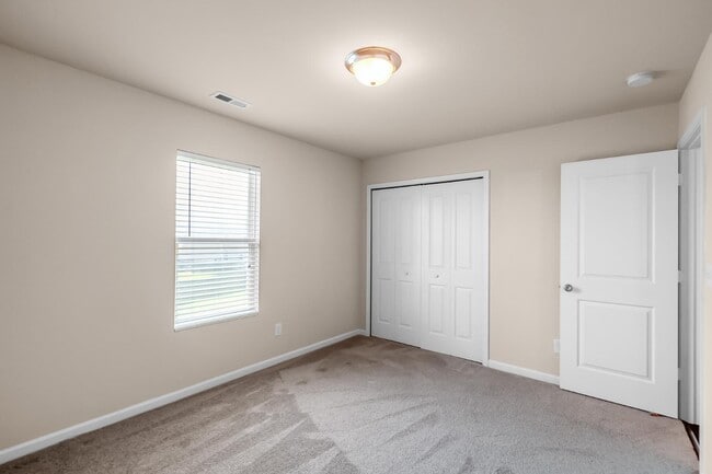 Building Photo - 2937 Westbury Ct