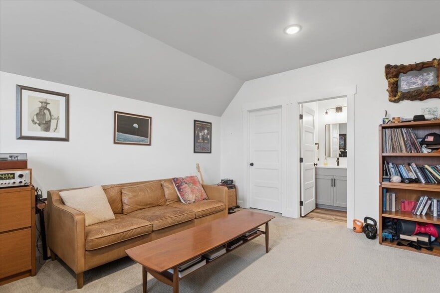 Building Photo - 130 Grouse Haven Way