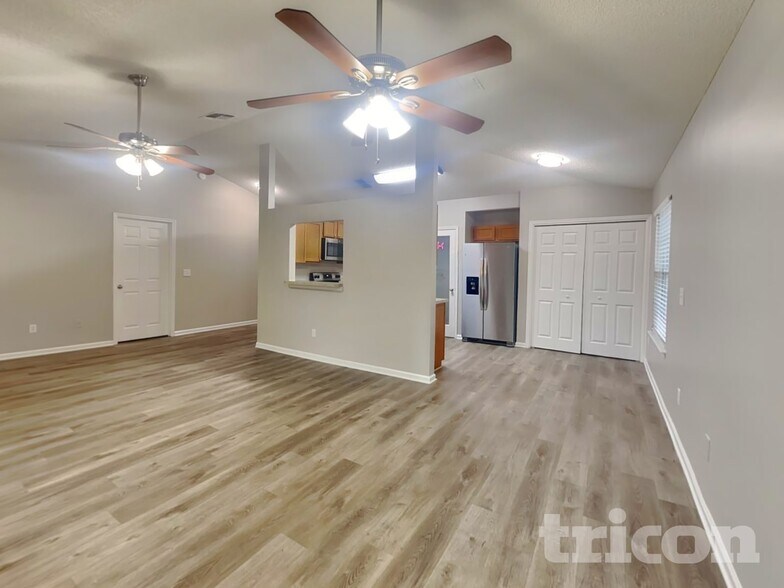 Building Photo - 8256 Creek Hollow Ct