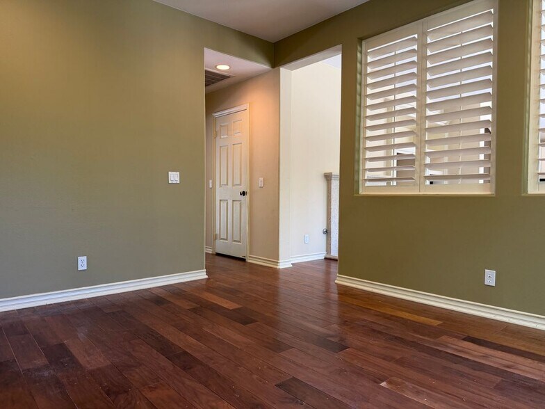 Building Photo - 16333 Fox Hollow Way