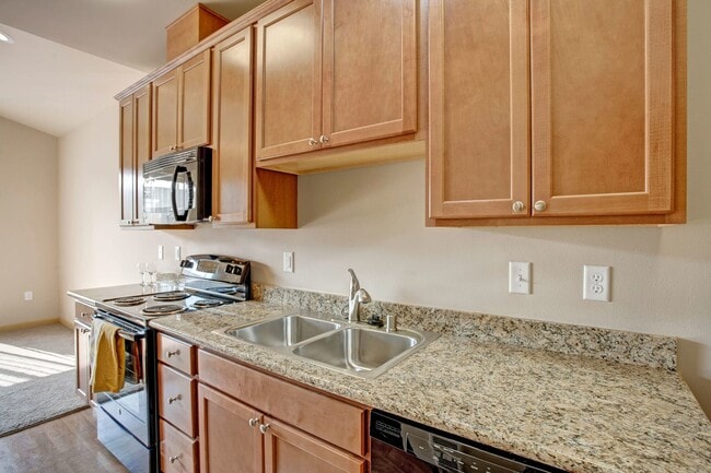 Building Photo - Riverside 9