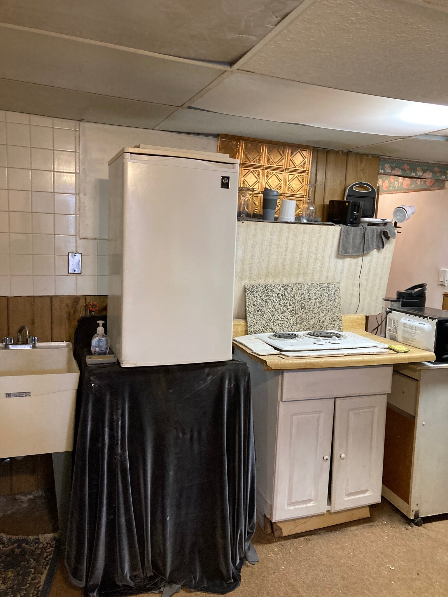 rental New sink - 764 Lenore Ln