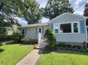 Building Photo - 9 Gregg St