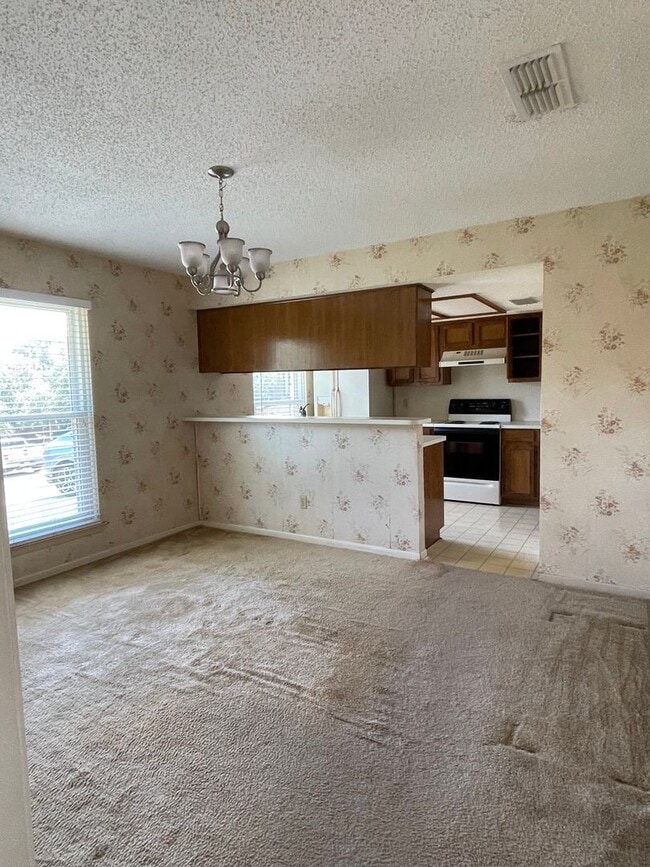 Building Photo - 1605 Cedar Oaks Ln