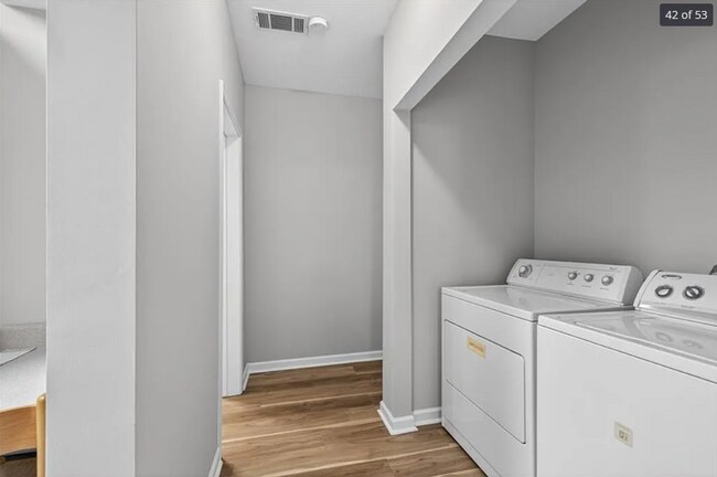 Building Photo - 5 Bed 4 Bath Multi Family House